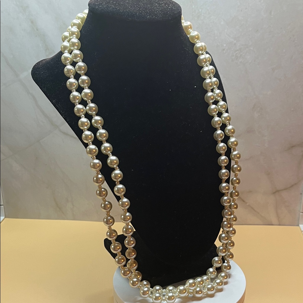 Vintage Large Cream Faux Pearl Hong Kong Necklace With Hidden Clasp 25$